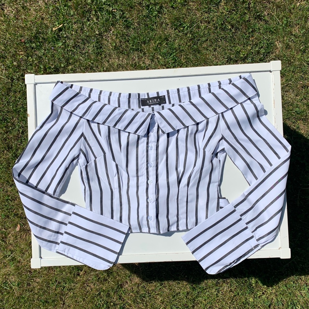 AKIRA Off Shoulder Top